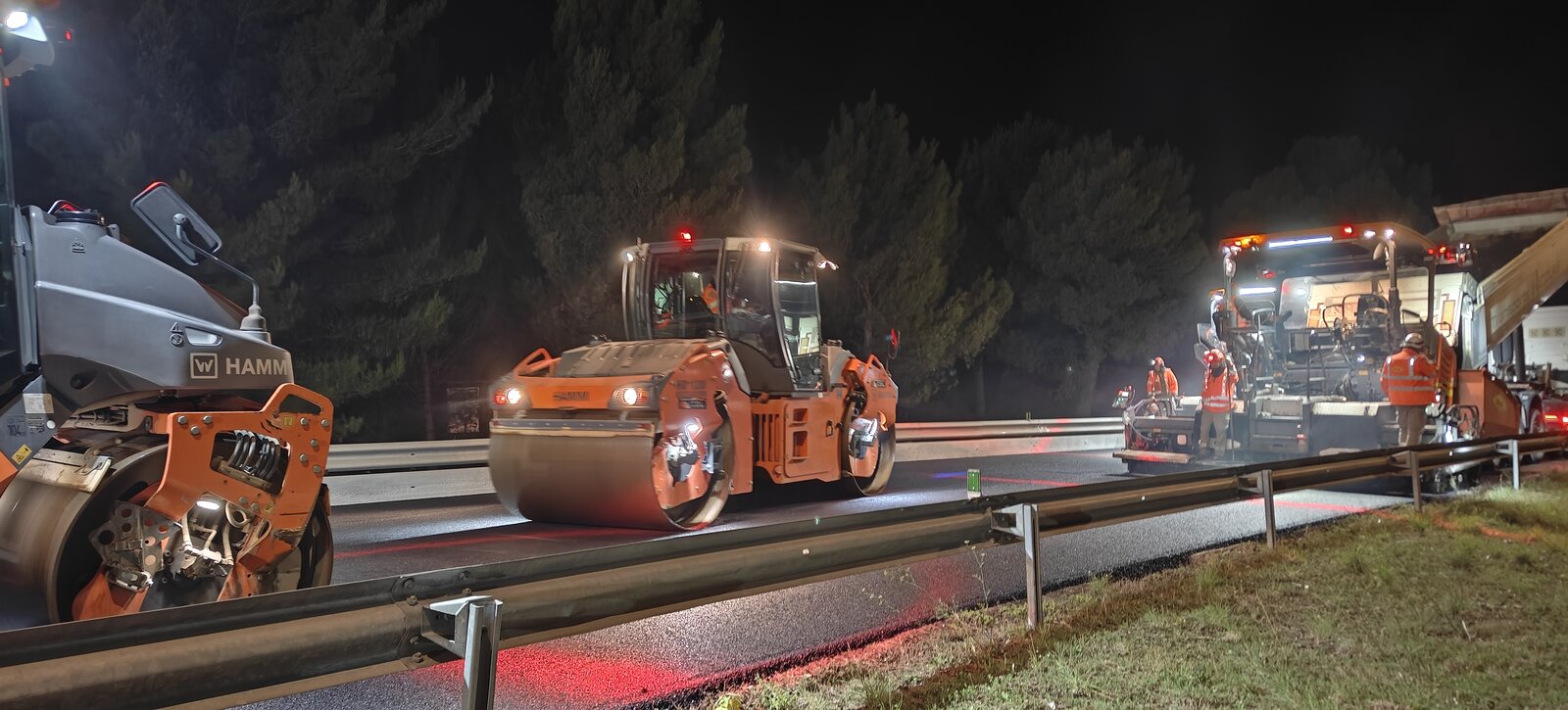 Highway jobsite at night equipped with Sharing Worker